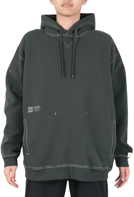 新百伦深灰色字母印花宽松版连帽衫 AMT25022-PHM Buy 新百伦深灰色字母印花宽松版连帽衫 AMT25022-PHM