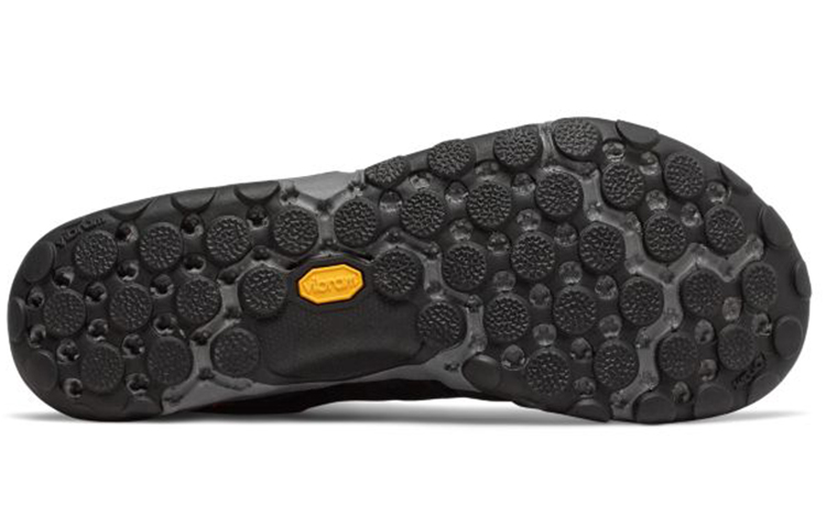 Shop ニューバランス ミニマス 10v1 トレイル "ブラック/アルファオレンジ" MT10BA