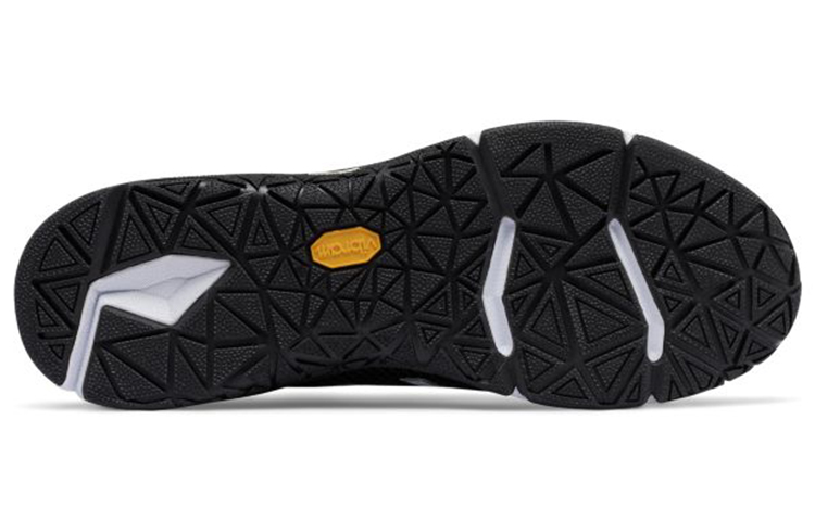 Shop New Balance Minimus 40系列 舒適防滑運動訓練鞋 黑色