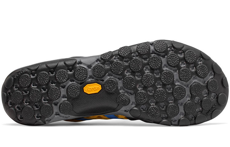 Shop New Balance Minimus Trail 10v1 Ancho Amarillo MT10YY