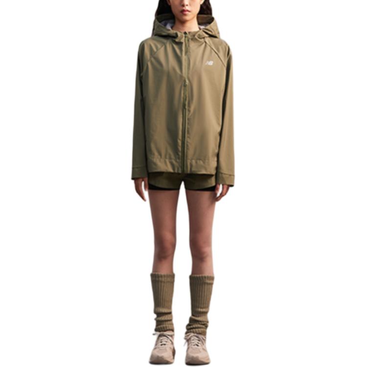 Shop New Balance NB Hyper Sports 帝都连帽夹克男女通用款 - 军绿色 NAE37011-KH