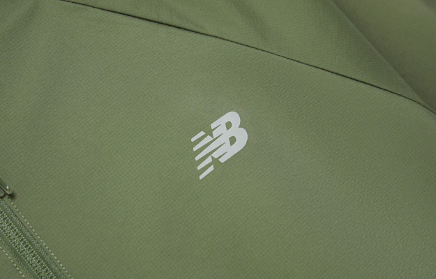 New Balance NB Hyper Sports 帝都连帽夹克男女通用款 - 军绿色 NAE37011-KH Details for New Balance NB Hyper Sports 帝都连帽夹克男女通用款 - 军绿色 NAE37011-KH