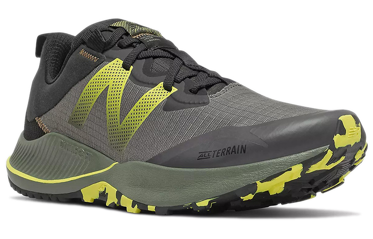 Lookbook New Balance NITREL系列 v4 舒適耐磨跑步鞋 灰黃