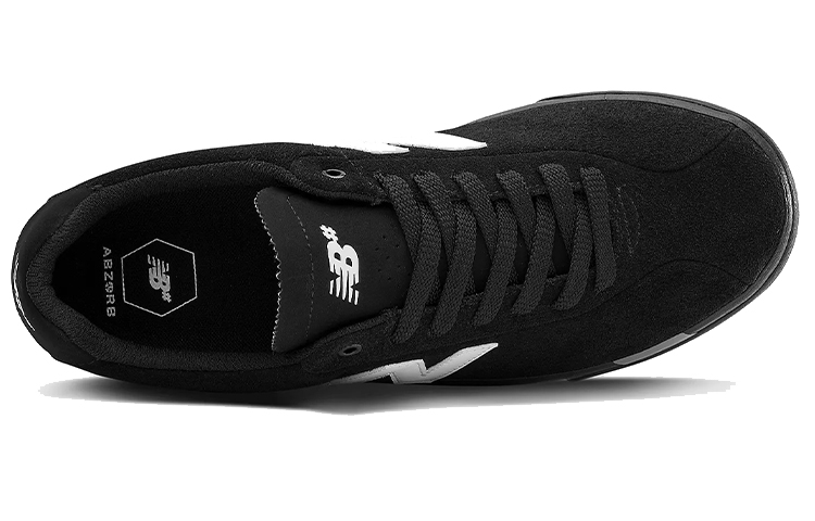 Lookbook New Balance Numeric 22 'Hitam Putih' NM22BLW