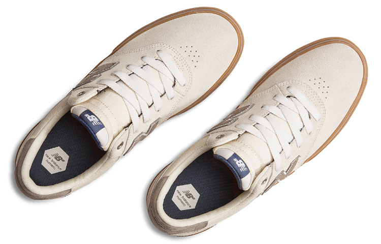 Shop New Balance Numeric Pro 米色/棕色 运动鞋 NM255OFW