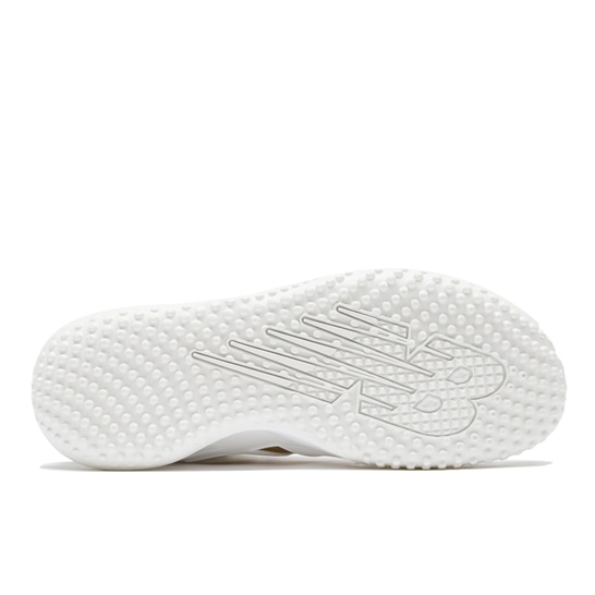 Shop New Balance 大谷版 v1 白色人工草地鞋 TSHOWT1-D TSHOWT1-D