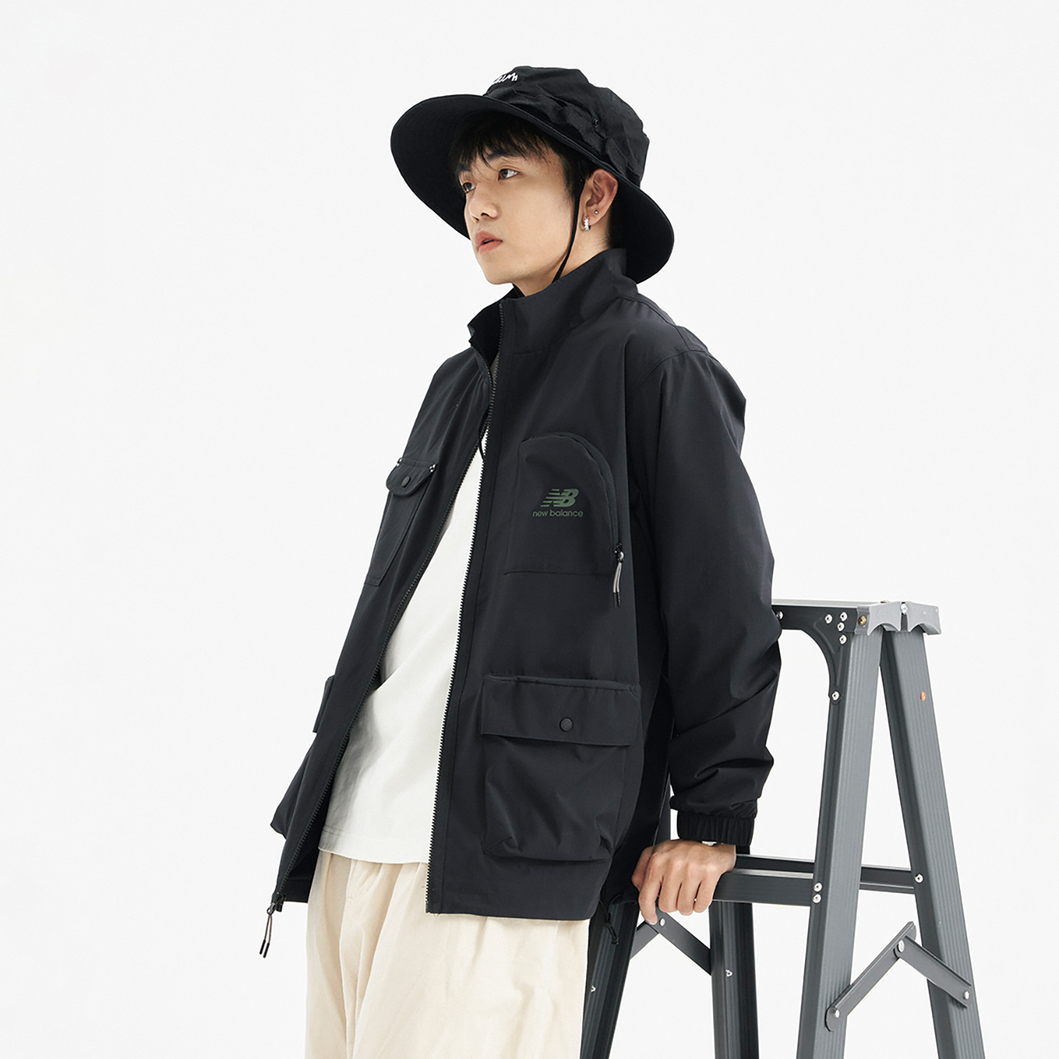 Purchase New Balance 戶外多口袋黑色功能夾克 (附Logo設計) AMJ31322-BK