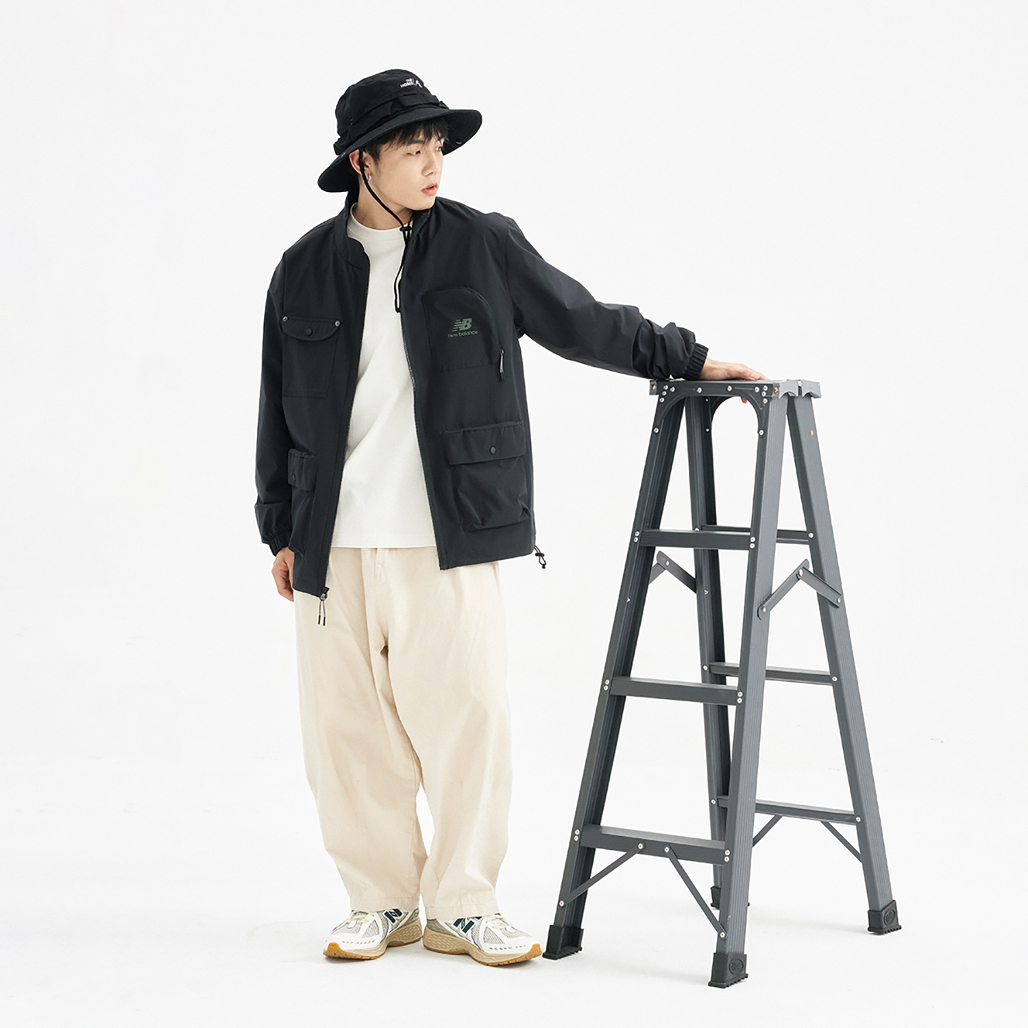 Details for New Balance 戶外多口袋黑色功能夾克 (附Logo設計) AMJ31322-BK