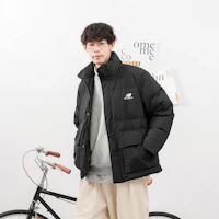 Details for New Balance Jaket Puffer Logo Besar Hitam Unisex. AMJ14309-BK