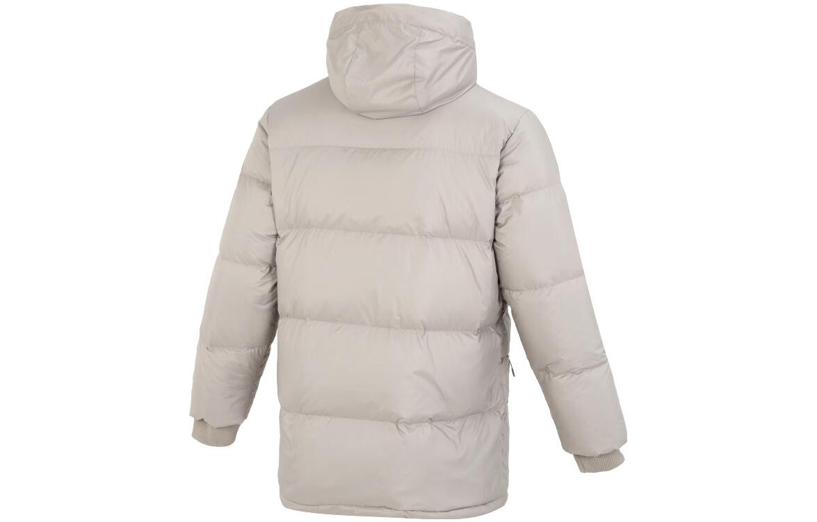 Lookbook New Balance Polaris Life灰色防風長版羽絨外套連帽大衣。 AMJ24376-PAA