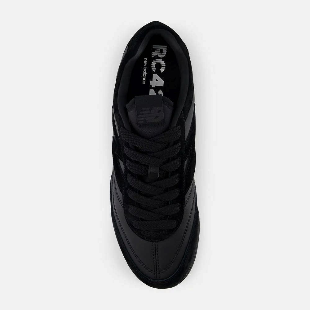 Shop New Balance RC42 系列休閒鞋 URC42CK-D
