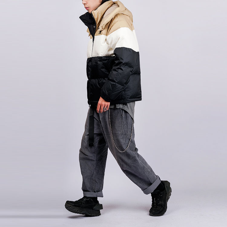 Shop New Balance可翻转连帽白色羽绒服 情侣款 NPA43013-BK