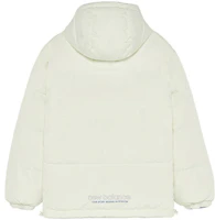 Lookbook New Balance雙面Logo印花拉鍊連帽羽絨外套 白色 男女適用 5PC44733-IV