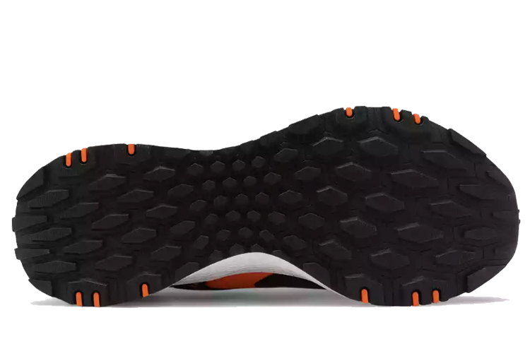 Shop New Balance Roav Trail 橙色 D寬