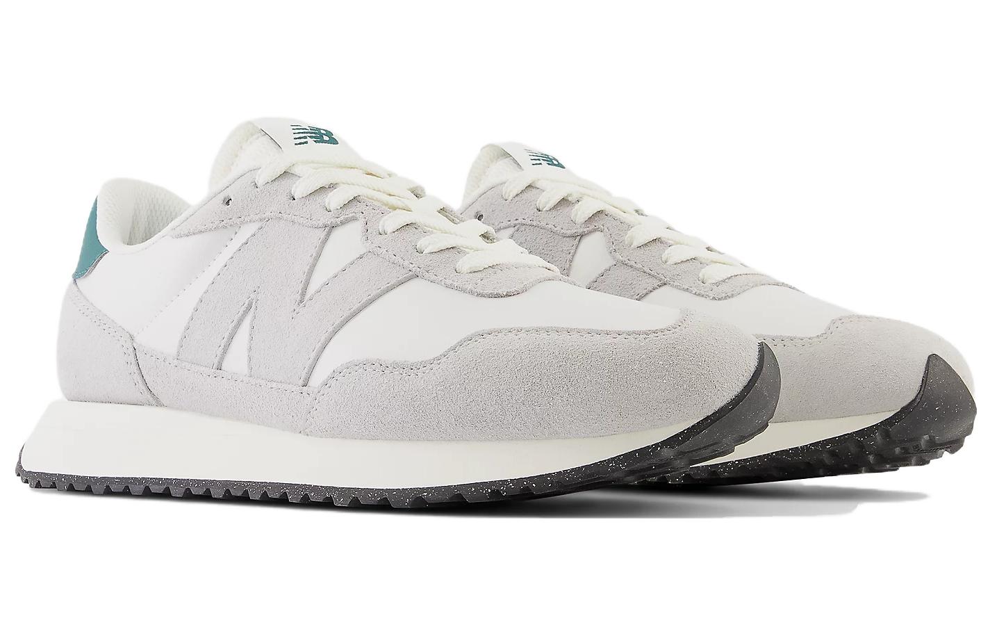 Beli New Balance Running Shoes Low 'Comfortable and Versatile