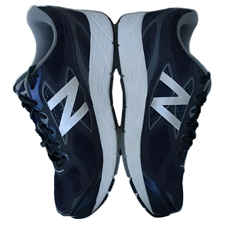 Lookbook Sepatu Lari New Balance Rendah 'Perak Nyaman Biru Tua' M840HN3