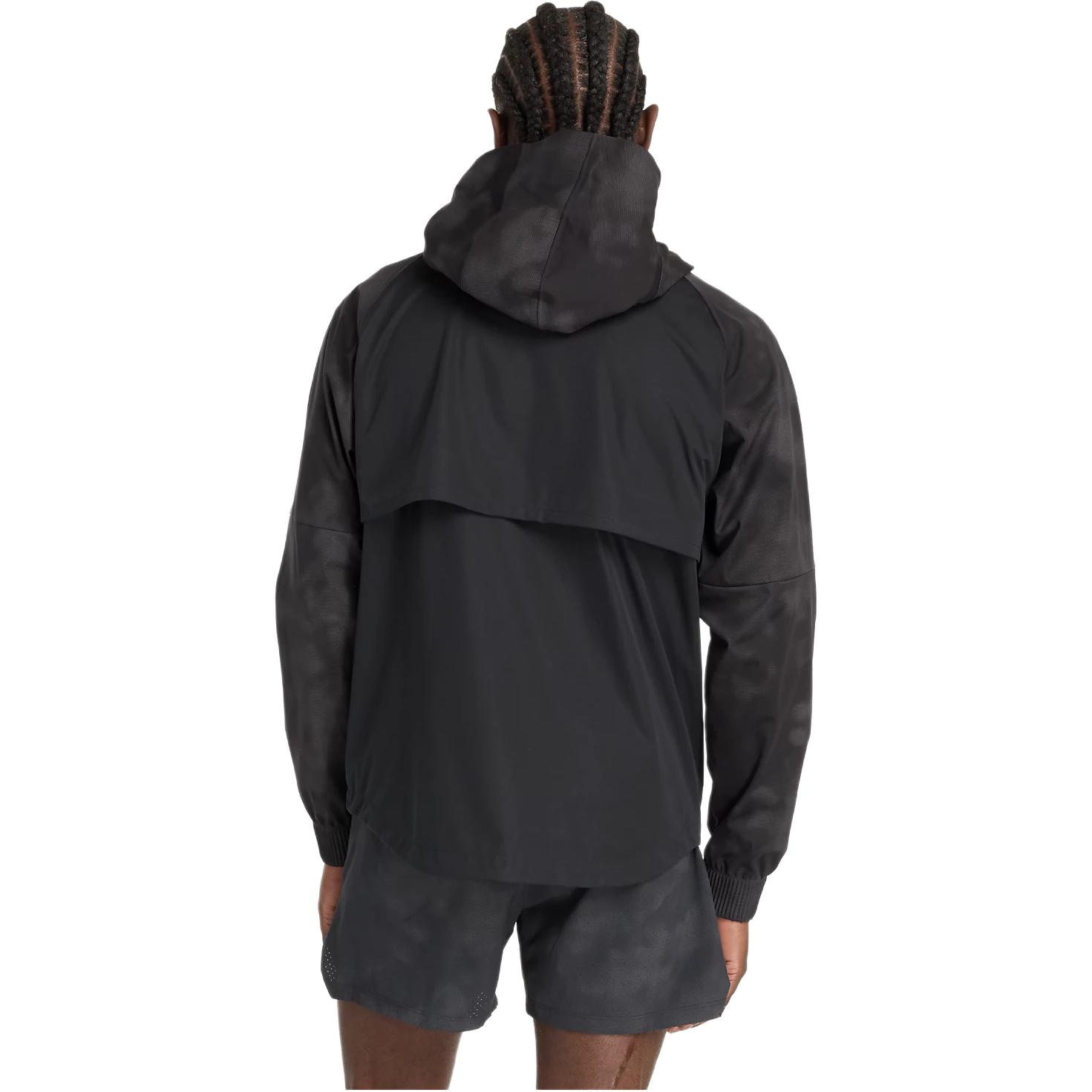 Lookbook New Balance Jaket Lengan Panjang Seasonal Premium Print - Hitam MJ43514-ACK