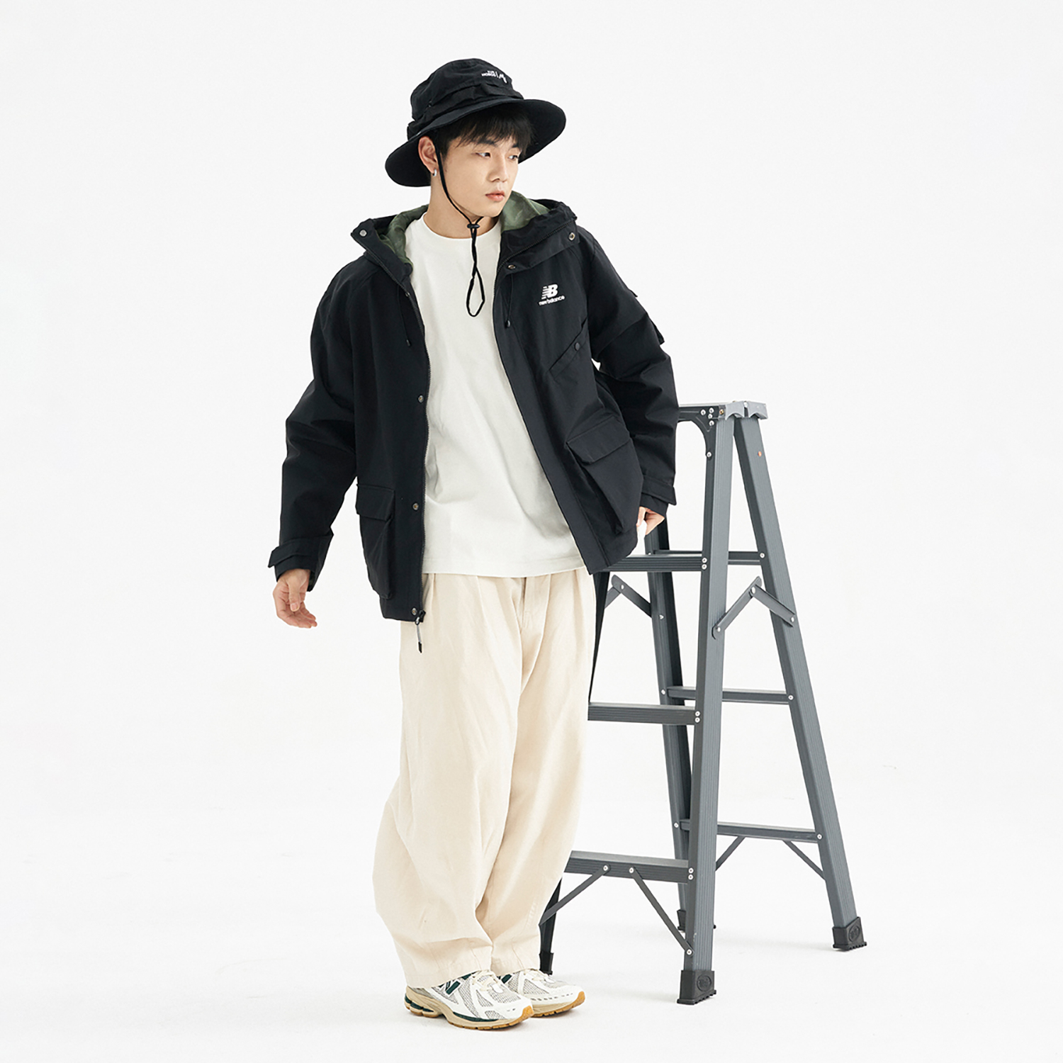 New Balance Solid Color Woven Hoodie Jacket Unisex Black. AMJ31320-BK 圖 4