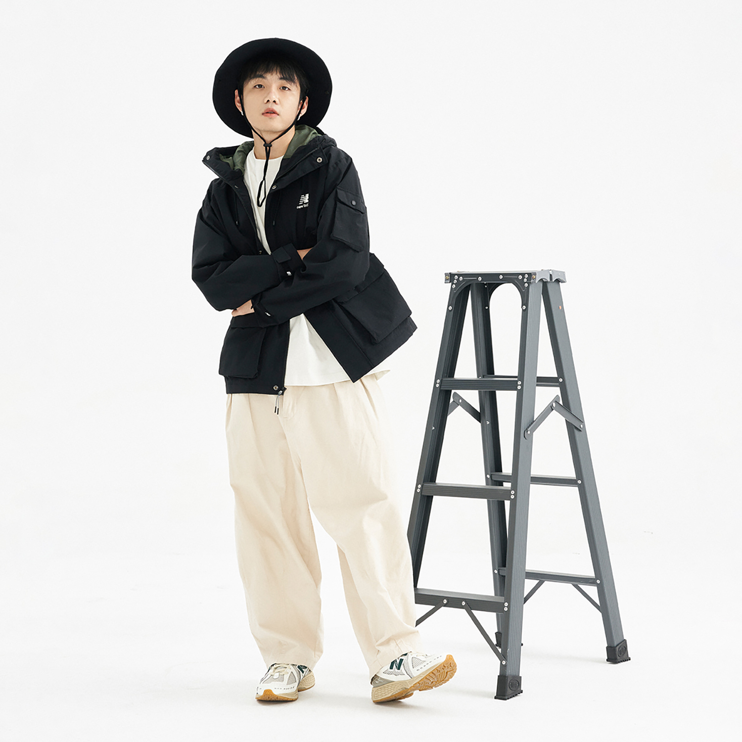 New Balance Solid Color Woven Hoodie Jacket Unisex Black. AMJ31320-BK 圖 5