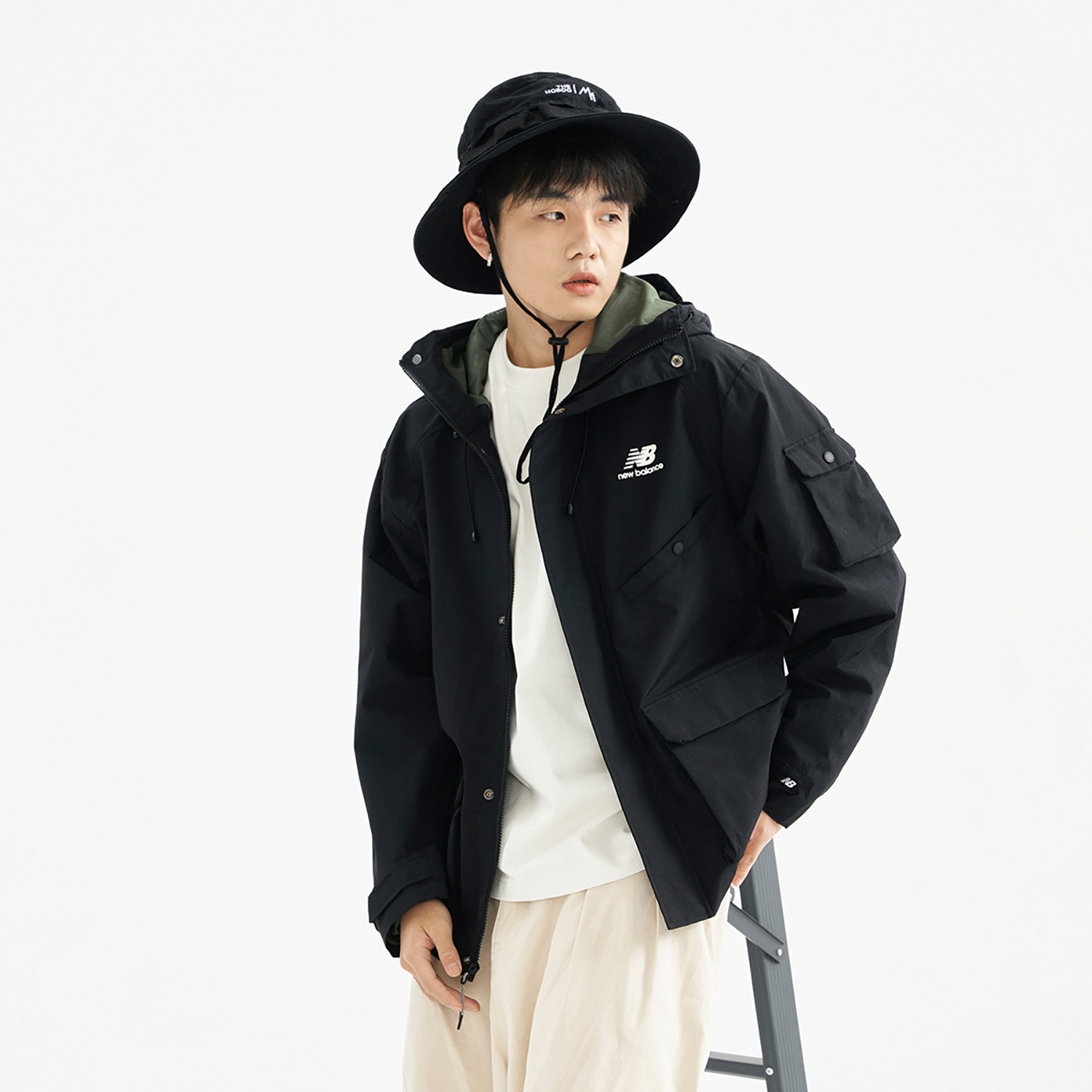 New Balance Solid Color Woven Hoodie Jacket Unisex Black. AMJ31320-BK 圖 6