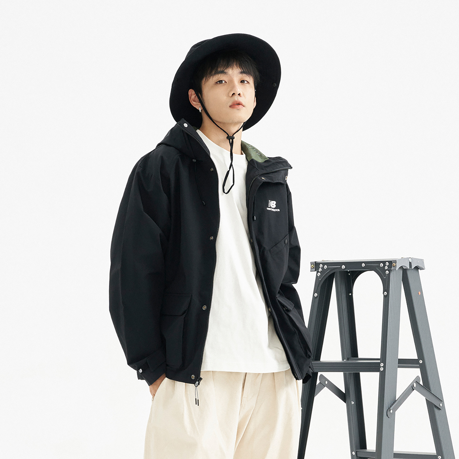 New Balance Solid Color Woven Hoodie Jacket Unisex Black. AMJ31320-BK 圖 7