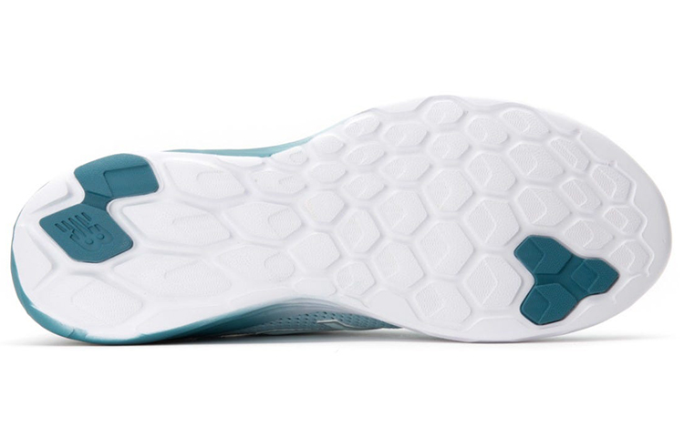 Shop New Balance 运动鞋‘浅蓝白’ MSPTZO2