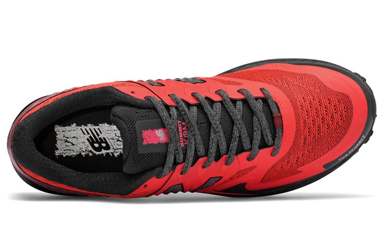 Lookbook New Balance Summit K.O.M. Trail 'Hitam Oren Perak' MTSKOMFB