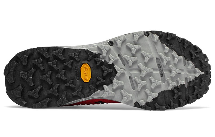 Shop New Balance Summit K.O.M. Trail 'Hitam Oren Perak' MTSKOMFB