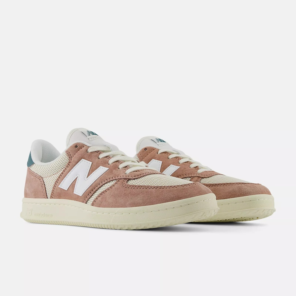 Shop New Balance T500 復古休閒鞋 CT500GB-D