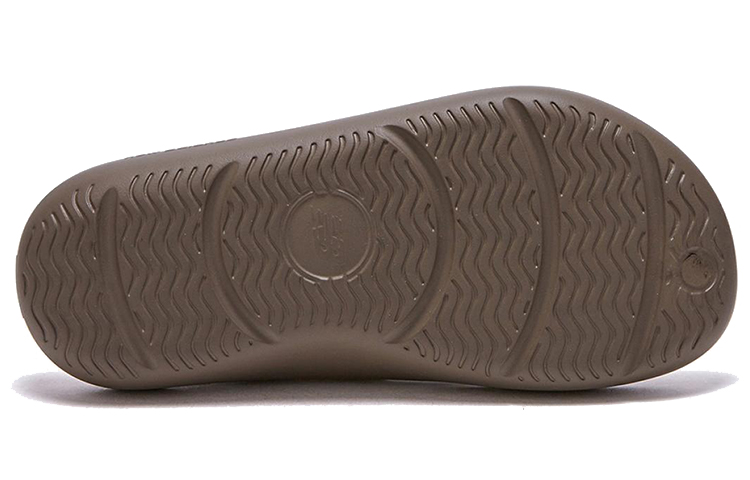 Shop New Balance 鹅卵石 x New Balance 5601系列 咖啡色韩版 SD5601GMO