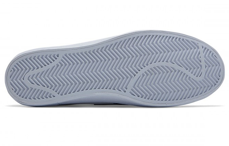 Shop New Balance Tempus 耐磨防滑休閒板鞋 白色