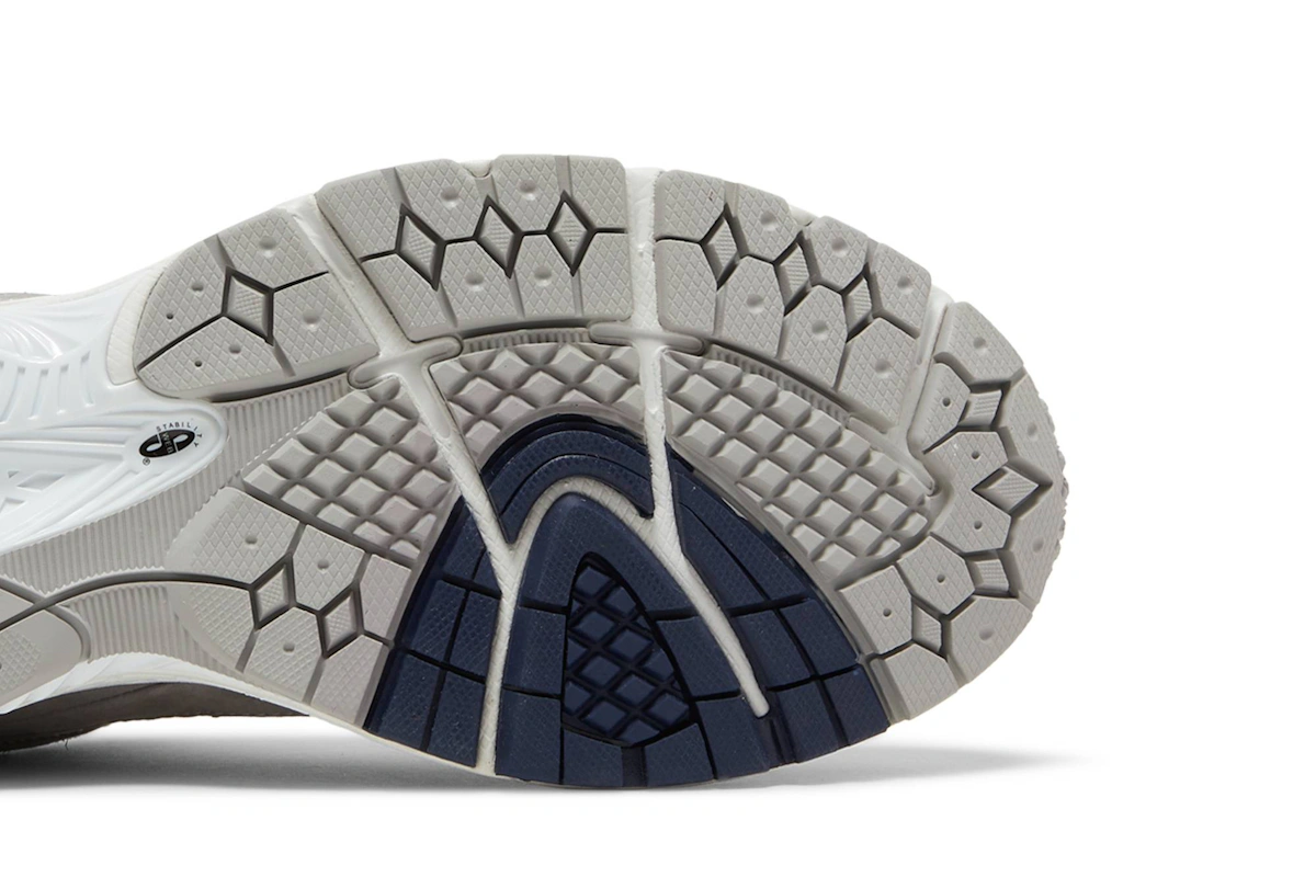 New Balance thisisneverthat x 2002R 'The 2022 Downtown Run' M2002RTH