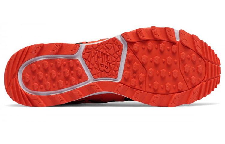 Shop New Balance Turf 3000 v3 輕便復古低筒跑步鞋 黑橙色