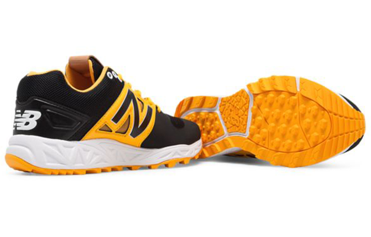 Shop New Balance Turf 3000 v3 防滑耐磨訓練鞋 黑黃色