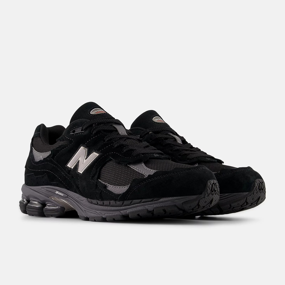 Shop New Balance U2002DX 休闲鞋 U20023MB-D