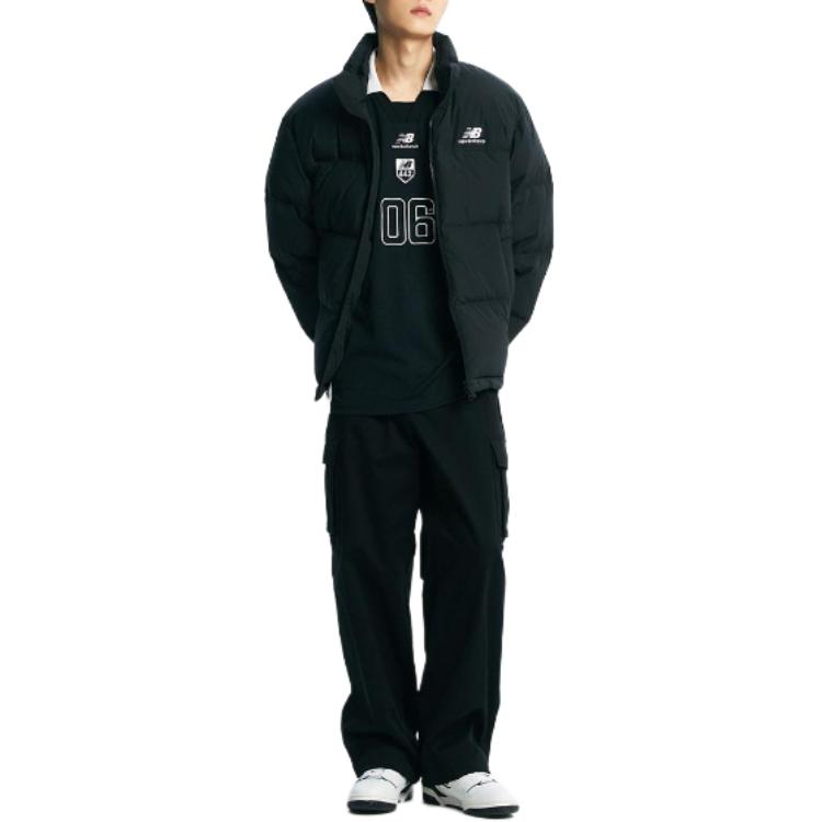 Lookbook ニューバランス ユニセックス グースダウンジャケット ブラック ロゴプリント入り. NBNPD42913-19