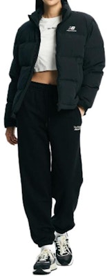 ニューバランス ユニセックス グースダウンジャケット ブラック ロゴプリント入り. NBNPD42913-19 Shop ニューバランス ユニセックス グースダウンジャケット ブラック ロゴプリント入り. NBNPD42913-19