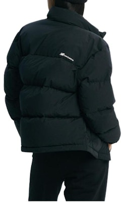 ニューバランス ユニセックス グースダウンジャケット ブラック ロゴプリント入り. NBNPD42913-19 1