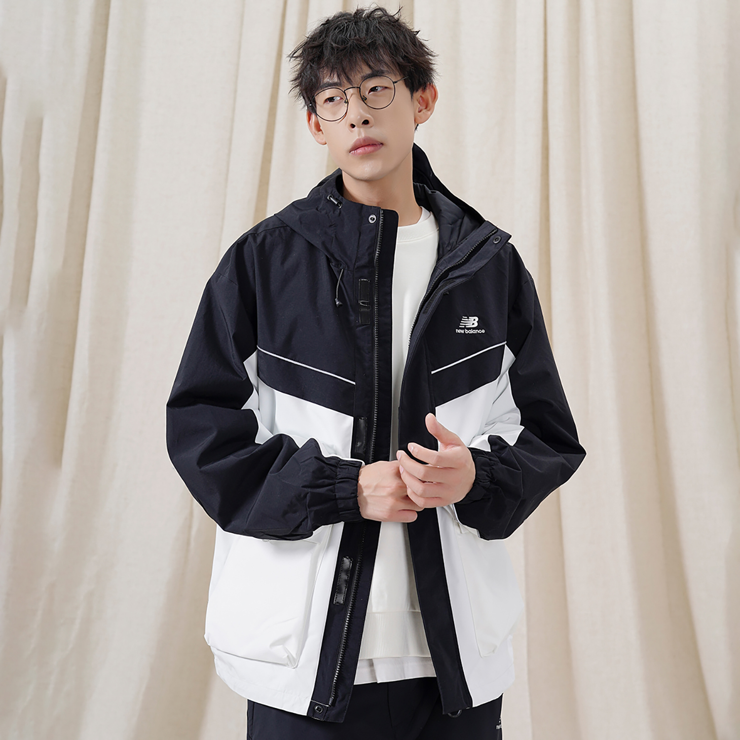 Purchase New Balance 男女同款黑色拼色连帽夹克外套带Logo印花 5AC39333-BK