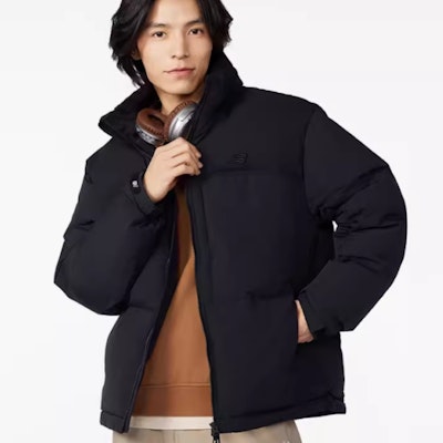 ニューバランス ユニセックス ブラック パッカブル ダウン ジャケット フード付き NPD49011-BK Shop ニューバランス ユニセックス ブラック パッカブル ダウン ジャケット フード付き NPD49011-BK