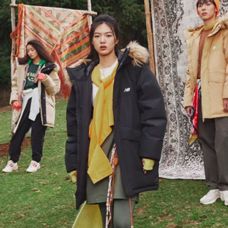 Details for New Balance Unisex Chaqueta Parka Negra con Capucha y Plumón de Longitud Media AMJ33330-BK