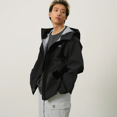 New Balance 男女款黑色防风连帽拉链运动休闲外套 NAE33141-BK Details for New Balance 男女款黑色防风连帽拉链运动休闲外套 NAE33141-BK