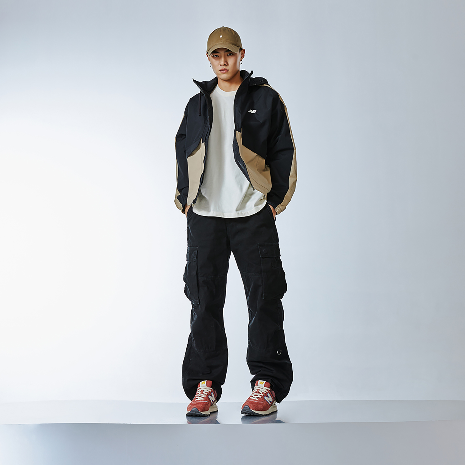 Details for New Balance 中性復古防風連帽外套 米色 - 春秋休閒穿搭 AMJ41340-SOT