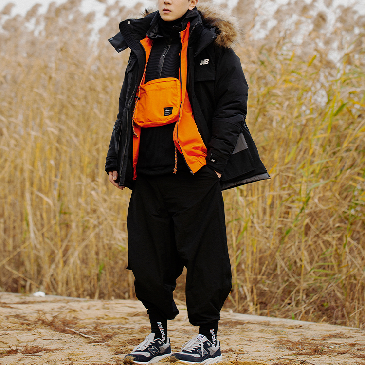 Shop New Balance 男女款冬季羽絨外套 黑色 NP943051-BK