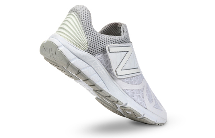 Shop ニューバランス Vazee Rush ローカット (ホワイト) MLRUSHVD
