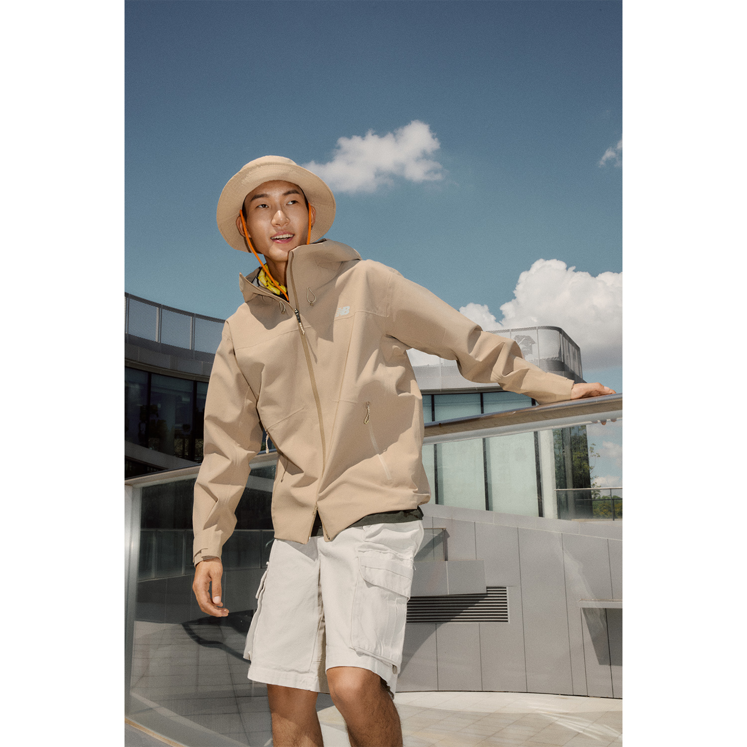 Purchase New Balance 防水防風透氣連帽外套 卡其色 情侶款 NAE33141-LB