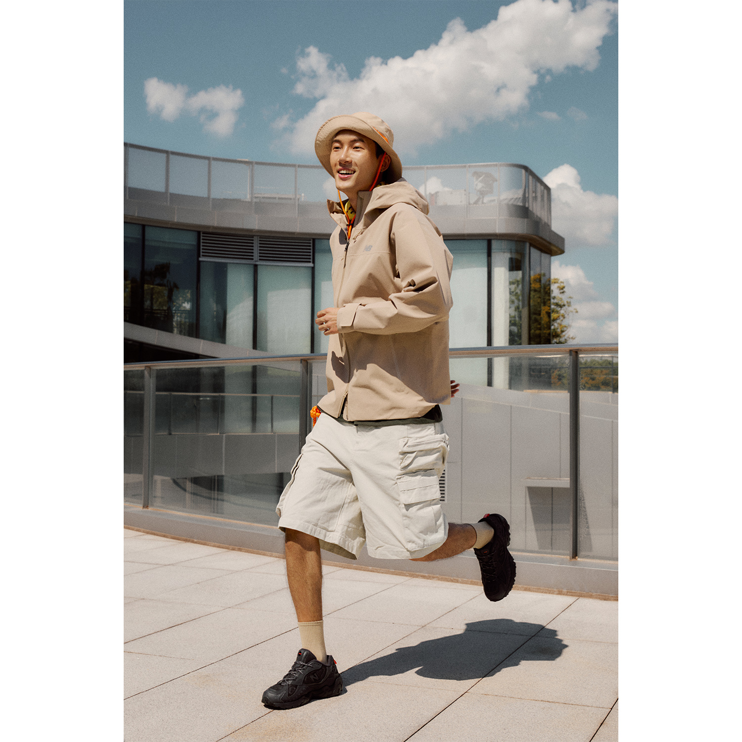 Details for New Balance 防水防風透氣連帽外套 卡其色 情侶款 NAE33141-LB