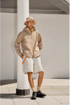 New Balance 防水防風透氣連帽外套 卡其色 情侶款 NAE33141-LB Sizing New Balance 防水防風透氣連帽外套 卡其色 情侶款 NAE33141-LB