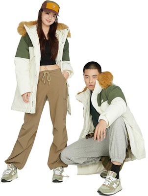 New Balance Jaket Musim Dingin Unisex Putih Hijau Parka dengan Hoodie Bulu. AMJ34323-CIC Sizing New Balance Jaket Musim Dingin Unisex Putih Hijau Parka dengan Hoodie Bulu. AMJ34323-CIC