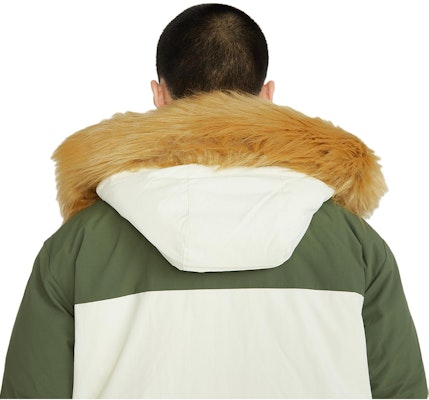 New Balance Jaket Musim Dingin Unisex Putih Hijau Parka dengan Hoodie Bulu. AMJ34323-CIC 1